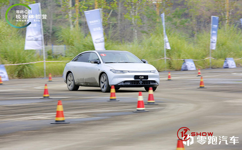 零跑c01极致体验营抢先试驾会-重庆站