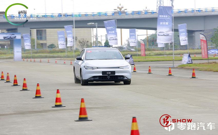 零跑c01极致体验营抢先试驾会-重庆站