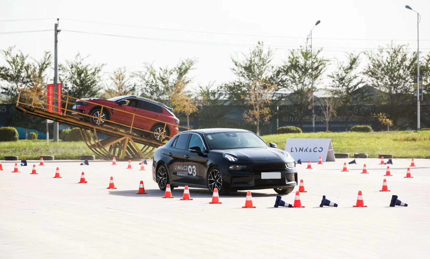 新疆汽车试乘试驾场地推荐-新疆开利星空亚欧国际汽车城试驾基地